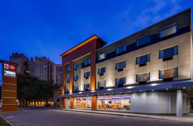 Best Western Plus Hyde Park Chicago Hotel