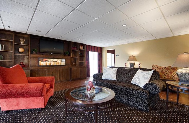 Best Western Plus Parkway Hotel