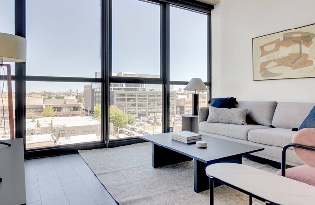 Charming West Loop 1BR w/ Pool & Gym, walk to Shops, by Blueground