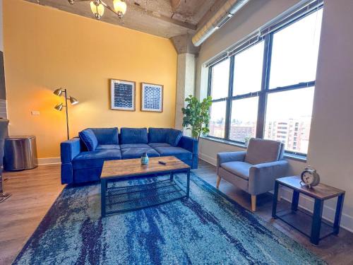 Chic Cozy 3BR Michigan Avenue Spacious Suite Close to Iconic Chicago Landmarks & Attractions