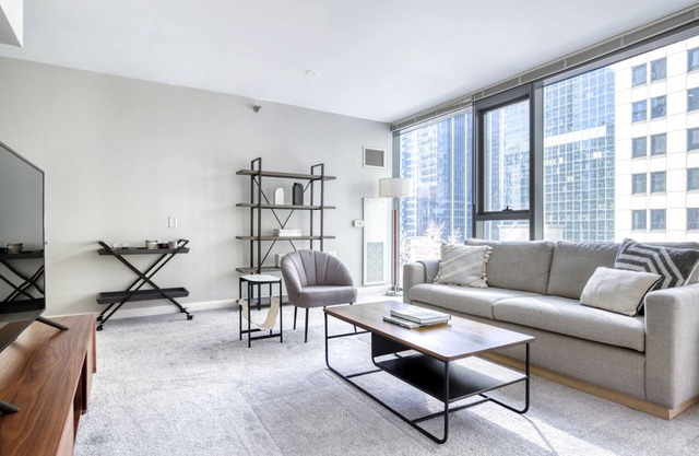 Chic Loop 1BR w/Pool & Dog Run, near Chicago Riverwalk, by Blueground