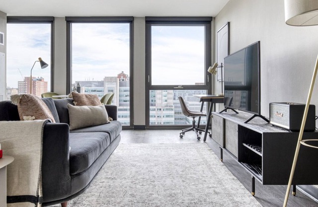 Chic Medical District Studio w/ Gym + W/D, 1 block to L, by Blueground