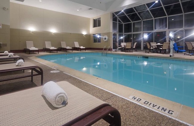 Chicago Club Inn & Suites
