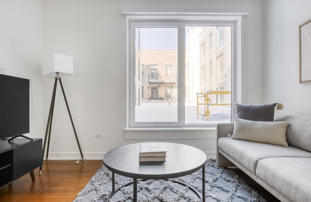 Classic Uptown Studio w/ Roof & W/D, near Red Line, by Blueground