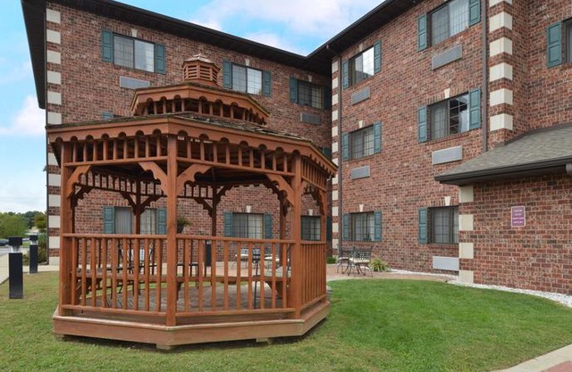 Country Hearth Inn & Suites Edwardsville