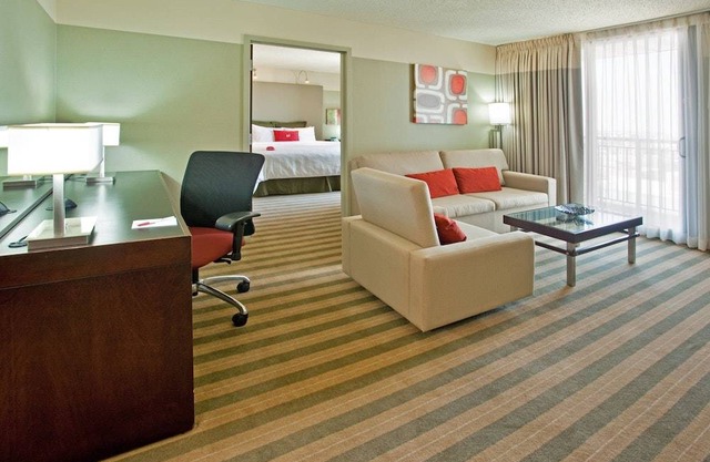 Crowne Plaza Chicago West Loop 1 King Bed Suite Nonsmoking