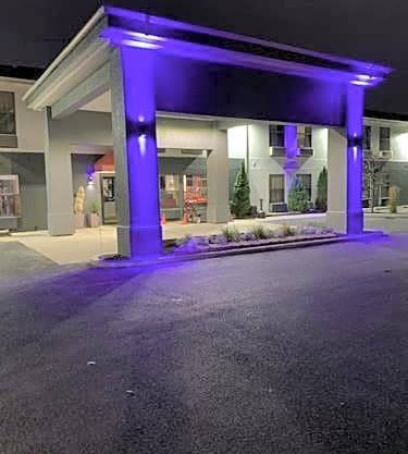 Days Inn by Wyndham Great Lakes - N. Chicago