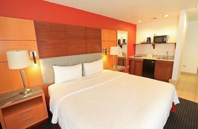 Days Inn by Wyndham Calumet Park