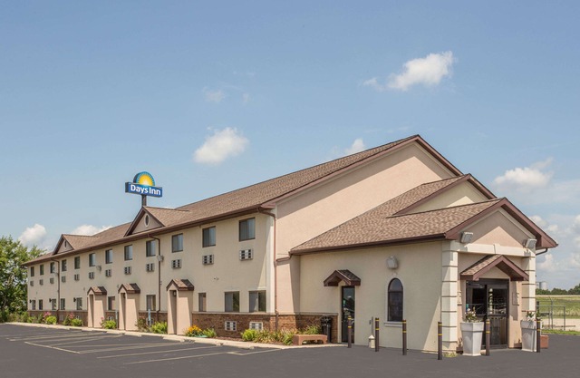 Days Inn by Wyndham le Roy/Bloomington Southeast