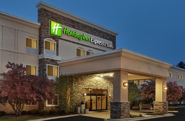 Holiday Inn Express Hotel & Suites Chicago-Libertyville