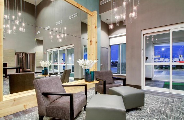 Holiday Inn & Suites Peoria At Grand Prairie