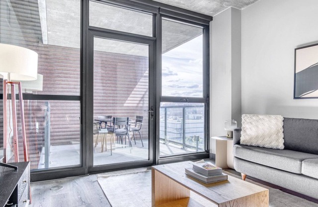 Ideal West Loop 1BR w/ Gym, Pool & Lounge, 2 blocks from L, by Blueground