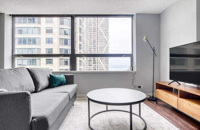 Luxe Streeterville Studio w/Gym, Pool, walk to Navy Pier, by Blueground