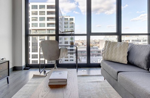 Luxe West Loop 2BR w/ Gym, Pool & Lounge, 2 blocks from L, by Blueground