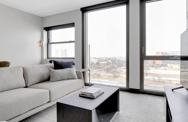Modern Medical District 1BR w/ Gym & W/D, 1 block to L, by Blueground