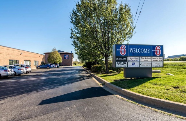 Motel 6-Elk Grove Village, IL