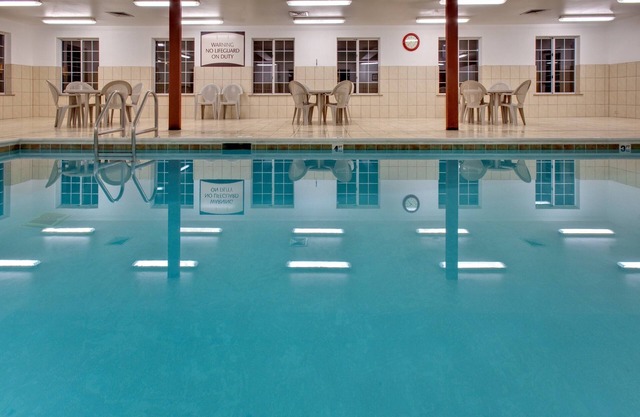 Pool. Free Breakfast. Near Midway Village Museum!