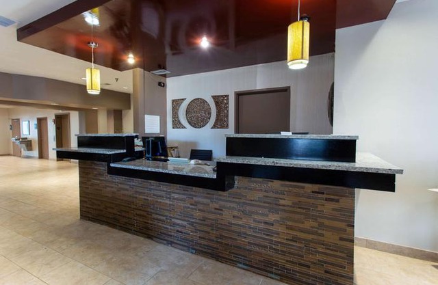 Ramada by Wyndham Glendale Heights Lombard Hotel