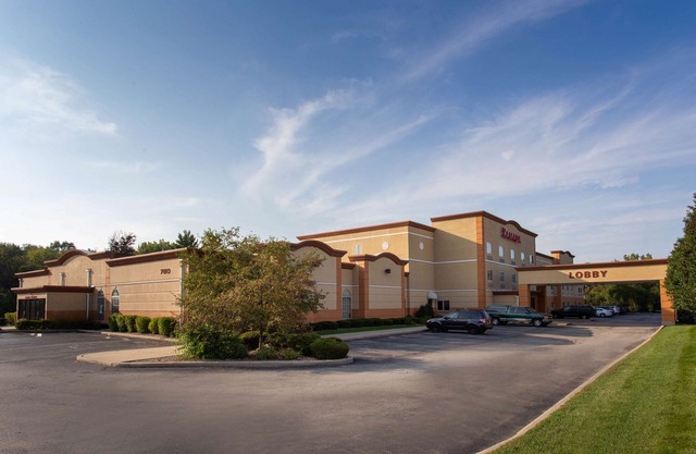 Ramada by Wyndham Glendale Heights/Lombard