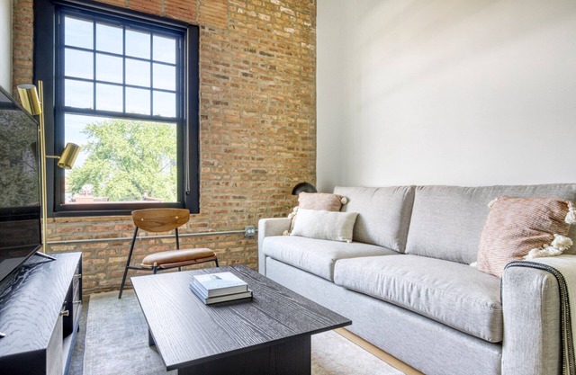 Sleek West Loop 1BR w/ Gym, W/D, near dining + Union Park, by Blueground