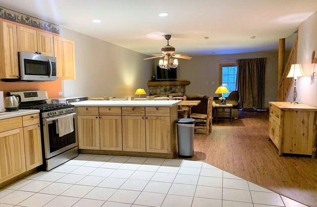 Starved Rock Cabin sleeps 9