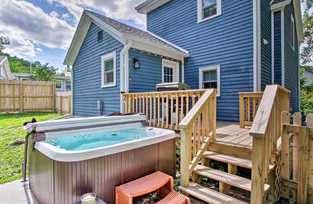 Updated Galena Home Spacious and Pet-Friendly Yard!