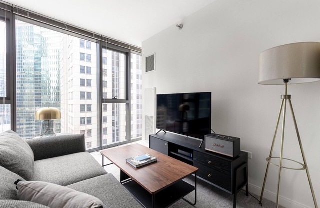 Urban Loop Studio w/Pool, Gym, nr. Financial District, by Blueground