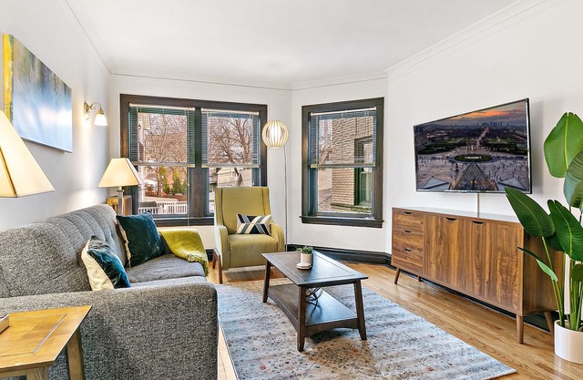 Welcoming & Trendy 1BR Apt in Vibrant North Center