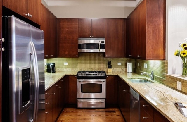 Wrigleyville Inn, Beautiful Modern 1 Bedroom, Steps from Wrigley Field