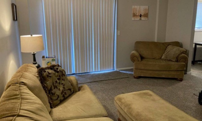 Bloomington Condo | 1 Bed, 1 Bath Private Condo w/Carport