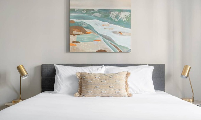 Near North Side Hotel | 108 m² Hotel ∙ 2 bedrooms ∙ 5 guests