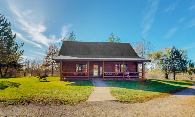 Buffalo Prairie Cabin | 130 m² Cabin ∙ 1 bedroom ∙ 6 guests