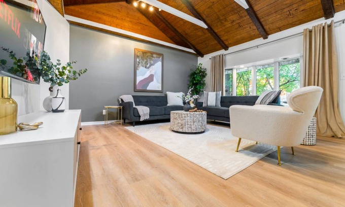 Elmhurst House | 139 m² House ∙ 3 bedrooms ∙ 6 guests