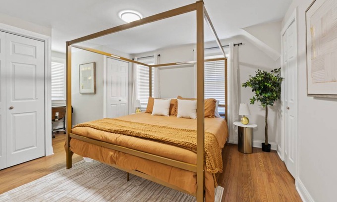 Bensenville House | 139 m² House ∙ 3 bedrooms ∙ 6 guests