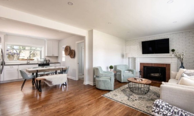 Des Plaines House | 139 m² House ∙ 3 bedrooms ∙ 6 guests