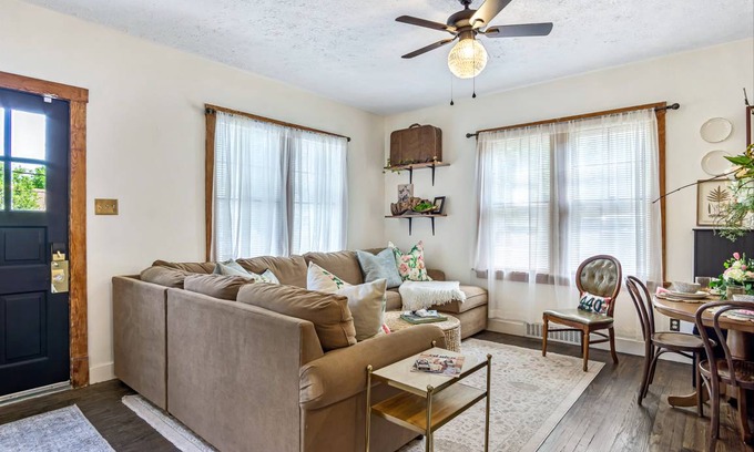 Edwardsville House | 157 m² House ∙ 3 bedrooms ∙ 9 guests