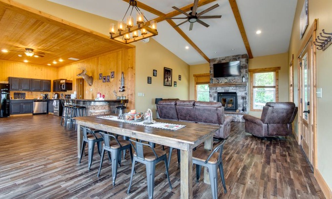 Huntsville House | 167 m² House ∙ 2 bedrooms ∙ 8 guests