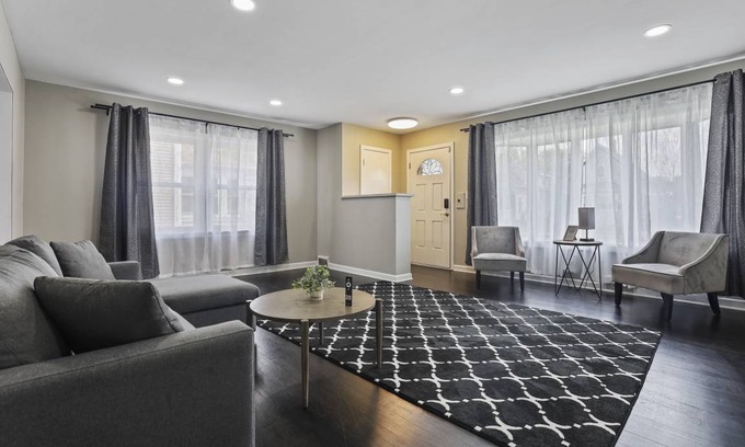 Des Plaines House | 186 m² House ∙ 3 bedrooms ∙ 10 guests