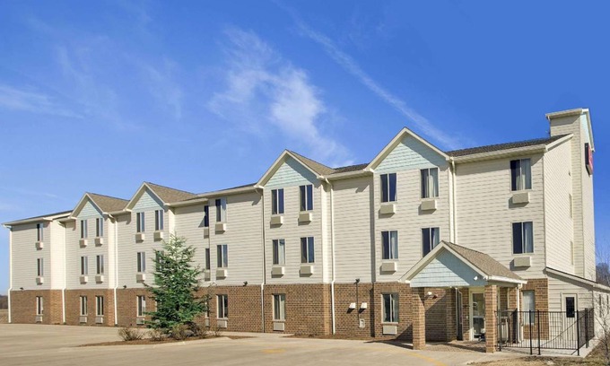 South Jacksonville Hotel | 19 m² Hotel ∙ 127 guests