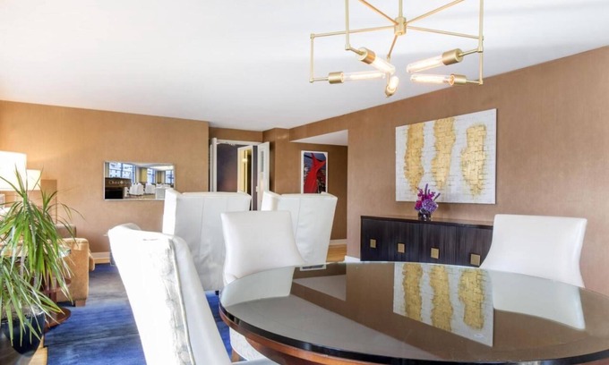 Streeterville House | 2 Connecting Suites at a 4.5⭐️ Hotel