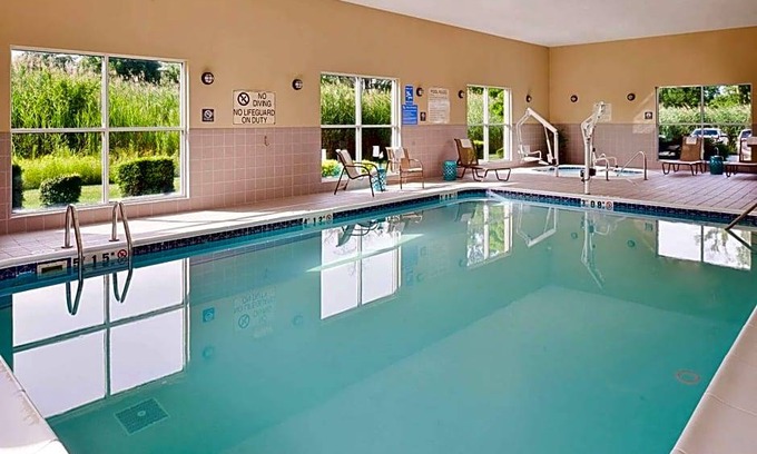 Mount Vernon Hotel | 2-Star Hotel ∙ Comfort Suites Mount Vernon