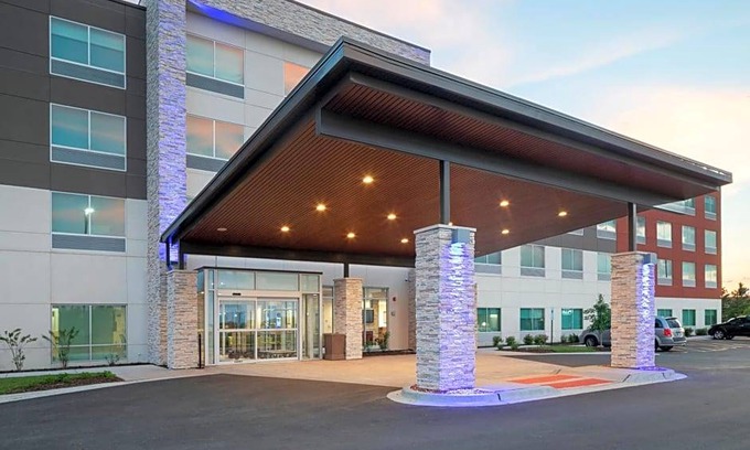 Bourbonnais Hotel | 2-Star Hotel ∙ Holiday Inn Express & Suites - Bourbonnais East - Bradley, an IHG Hotel