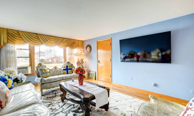 Oak Lawn Apartment | 204 m² Apartment ∙ 3 bedrooms ∙ 6 guests