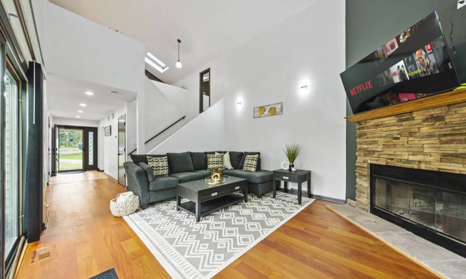 Russell House | 232 m² House ∙ 4 bedrooms ∙ 8 guests