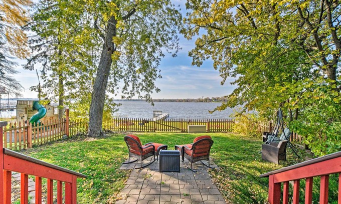 Fox Lake House | 260 m² House ∙ 5 bedrooms ∙ 12 guests