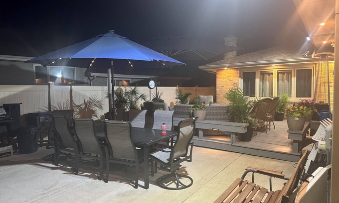 Orland Hills House | 3-bedroom house in fabulous Orland Hills with fitness room, AC, WiFi