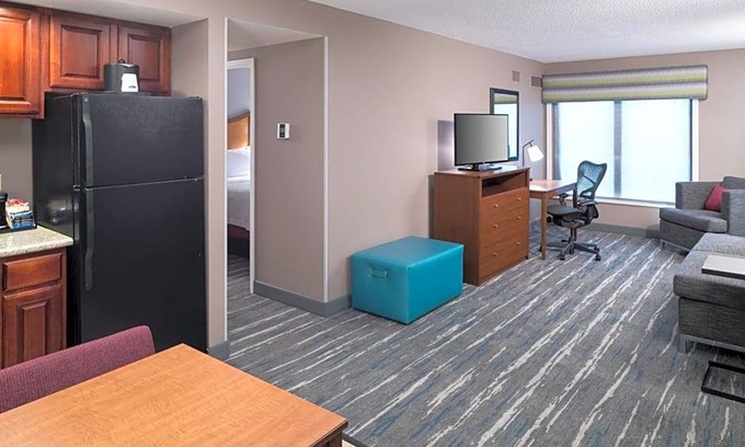 Skokie Hotel | 3-Star Hotel ∙ Hampton Inn & Suites Chicago North Shore