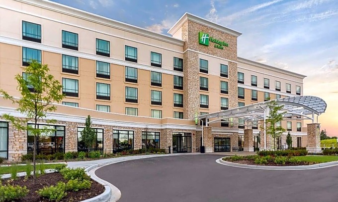 Joliet Hotel | 3-Star Hotel ∙ Holiday Inn Hotel & Suites - Joliet Southwest, an IHG Hotel