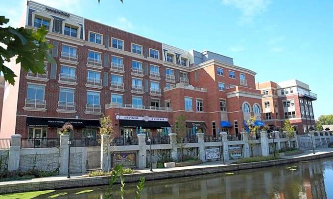 Naperville Hotel | 3-Star Hotel ∙ Hotel Indigo Naperville Riverwalk, an IHG Hotel
