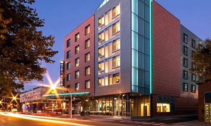 Hyde Park Hotel | 3-Star Hotel ∙ Hyatt Place Chicago-South/University Medical Center
